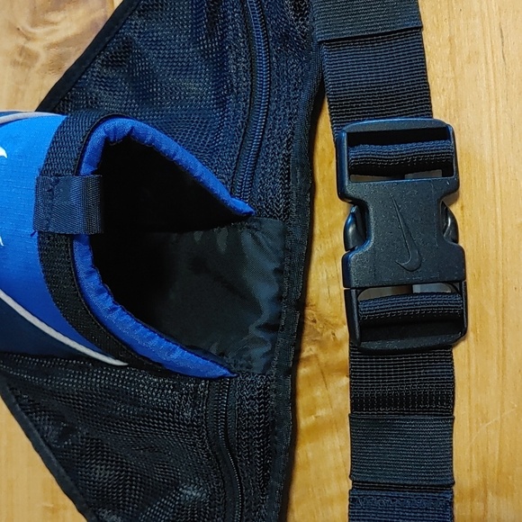 NIKE Hiking Belt Bag/Fanny Pack with Insulated Water Bottle Pouch - Picture 3 of 10